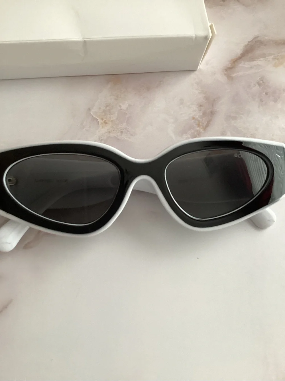 black and white fashion sun glasses